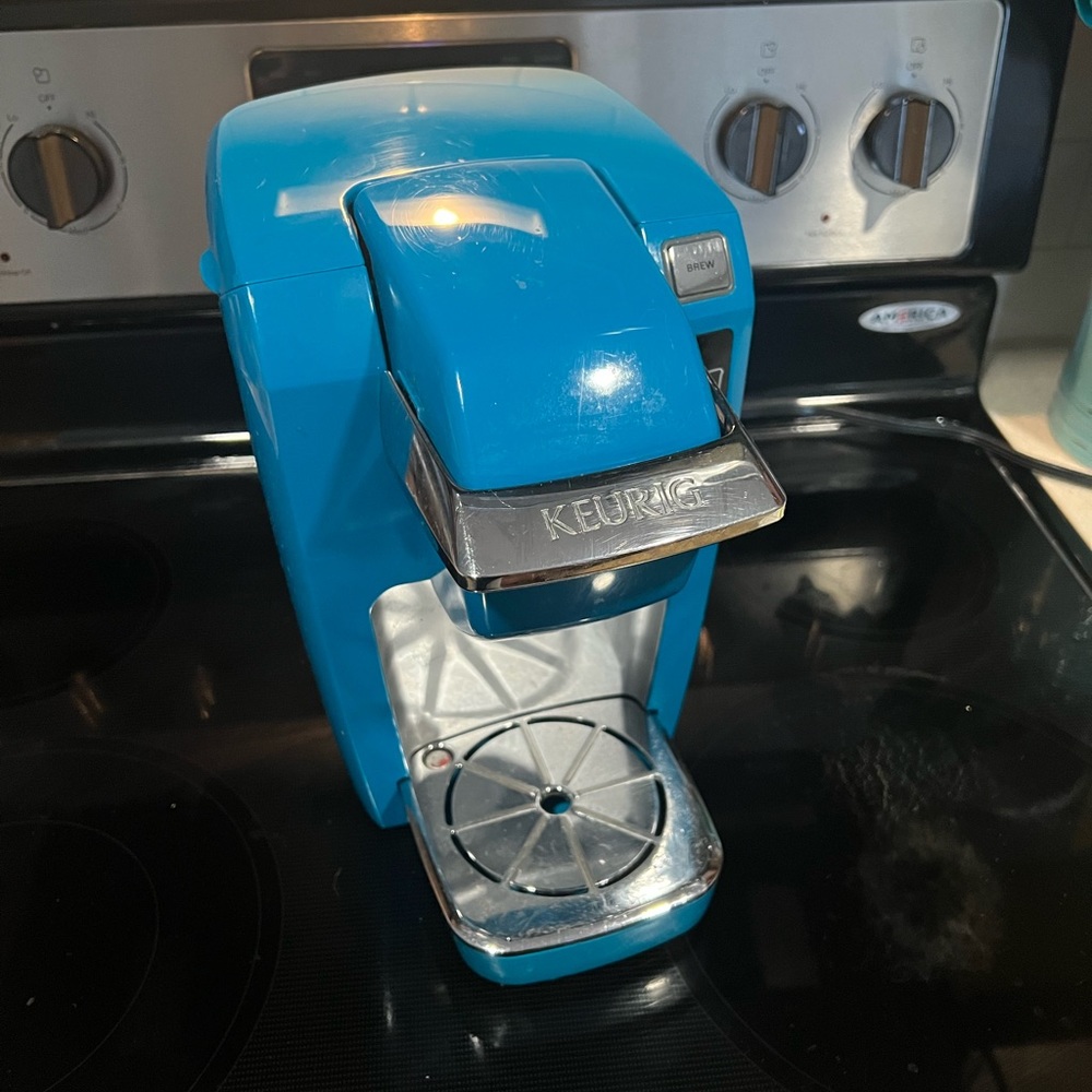 Teal Keurig Mini with K-Cup holder